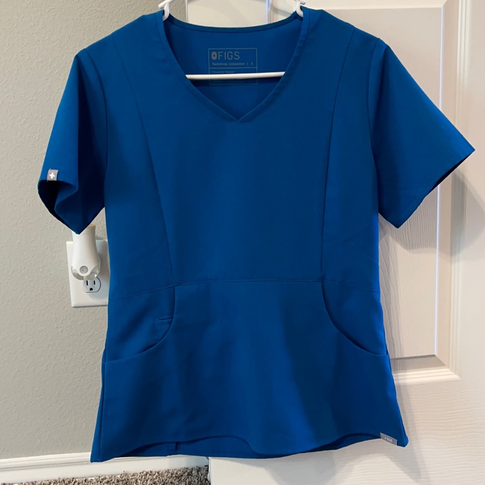 FIGS scrub top